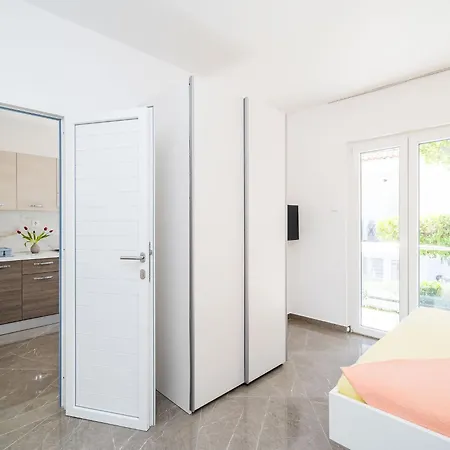 & Bari I アパート *