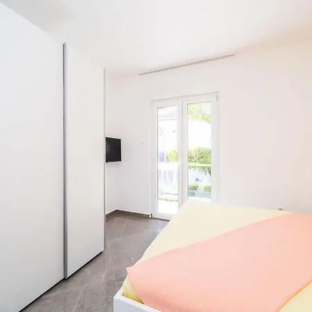 & Bari I アパート