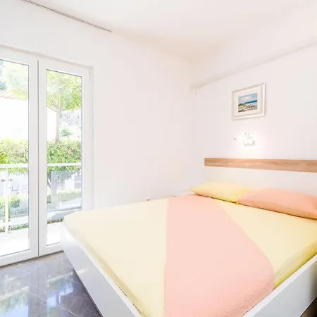 アパート & Bari I