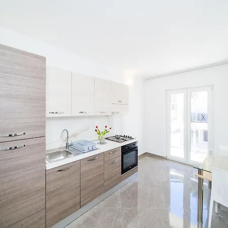 アパート & Bari I